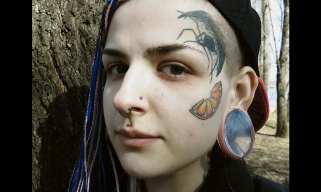 Gesichtstattoos.  Quelle: Youtube Screenshot