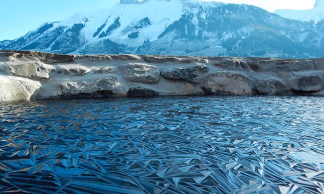 Wie eine Kunstgattung: gefrorene Gewässer, die wie Gemälde aussehen