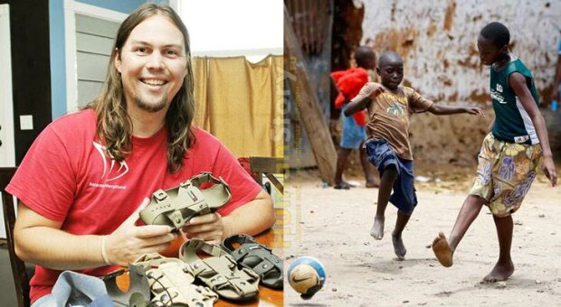 Ein Freiwilliger erfand dimensionslose Schuhe für Kinder in Afrika