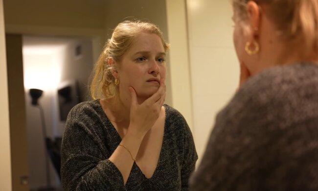 Die Sorgen einer 43-jährigen Hausfrau um ihre Falten. Quelle: Youtube Screenshot