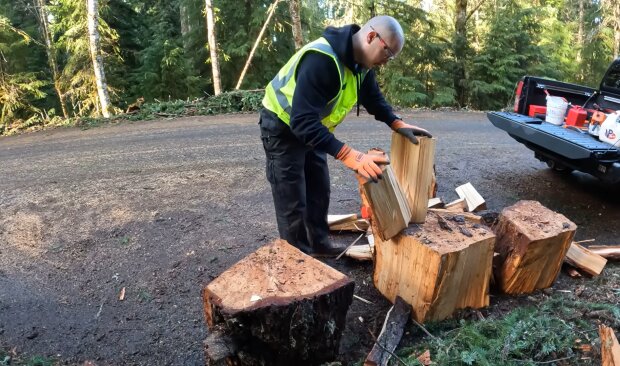 „Nach einer Heizkostenabrechnung von 230 Euro entschied ich, meine Heizung künftig selbst mit Holz zu versorgen“