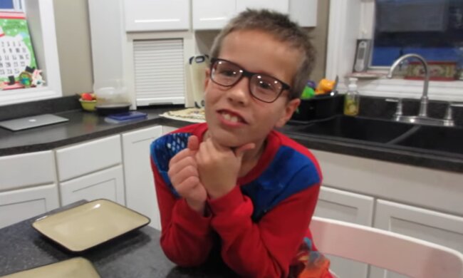 Eine Generation superintelligenter Kinder. Quelle: Screenshot YouTube