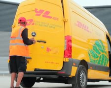 Postboten: Zwischen Paketen und Briefen – gutes Geld winkt. Quelle: Youtube Sreenshot