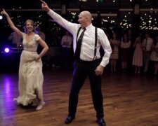 Bei der Hochzeit begeisterten Braut und Ihr Vater die Gäste mit ihrem Tanz