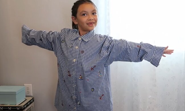 Mädchen im Hemd. Quelle: YouTube Screenshot