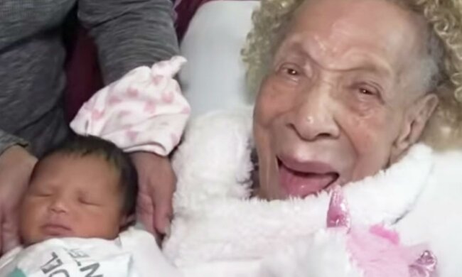 Die 105-jährige Ur-Ur-Ur-Großmutter trifft ihre Urenkelin in der 5 Generation