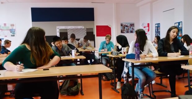 Wenn Schüler miauen. Quelle: Youtube Screenshot