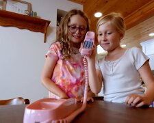 „Alle in der Klasse haben ein Handy – nur meine 7-Jährigen nicht“. Quelle: Youtube Screenshot