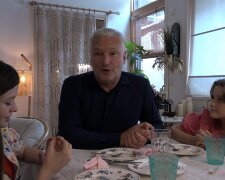 Dieses Paar trotzt allen Vorwürfen. Quelle: Youtube Screenshot