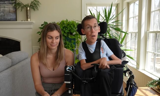 Hannah Aylward und Shane Burcaw. Quelle: Youtube Screenshot