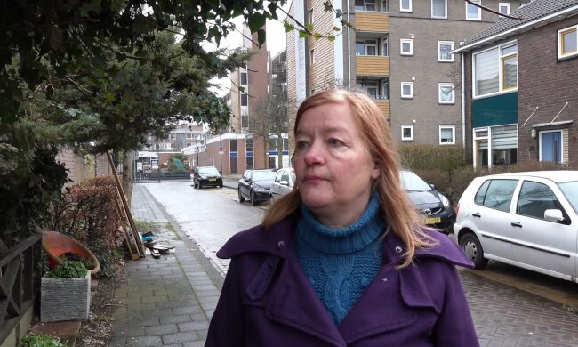 Inge (54) kritisiert Parkplatzmangel in Frankfurt. Quelle: Youtube Screenshot
