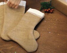 Es ist eine gute Tradition: Seit 20 Jahren werden Babys in einem Weihnachtsstiefel von einem Krankenhaus nach Hause entlassen