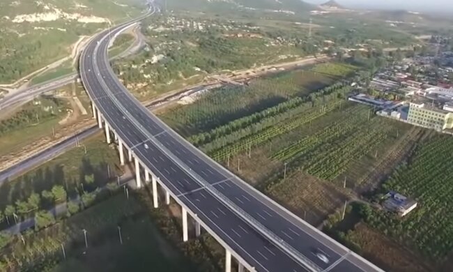 Die Autobahn. Quelle: Screenshot YouTube