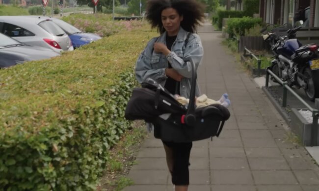 „Papa chillt, Mama schafft: Wenn Väter beim Baby plötzlich 'Pause' haben“