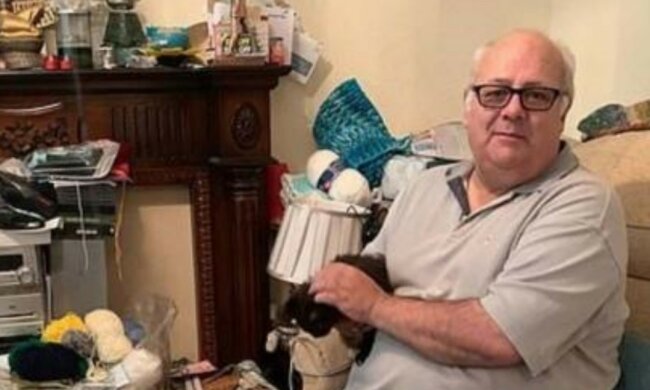 Es fiel ihm schwer, sich zu bewegen und zu atmen: 18 Jahre sammelte ein Mann Müll in seiner Wohnung