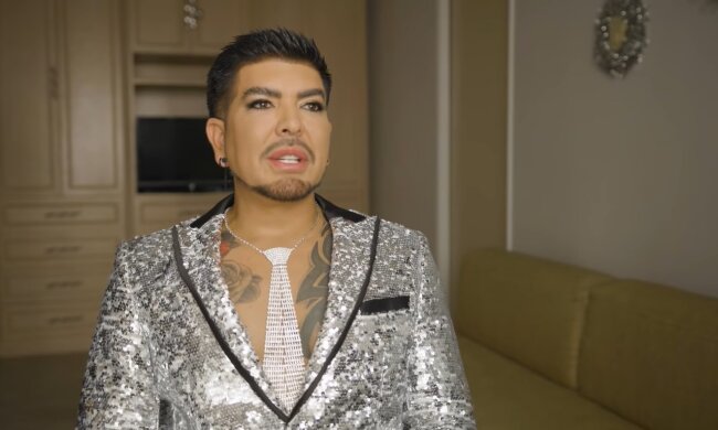 Mann und seine Schönheitsoperationen.Quelle: Youtube Screenshot