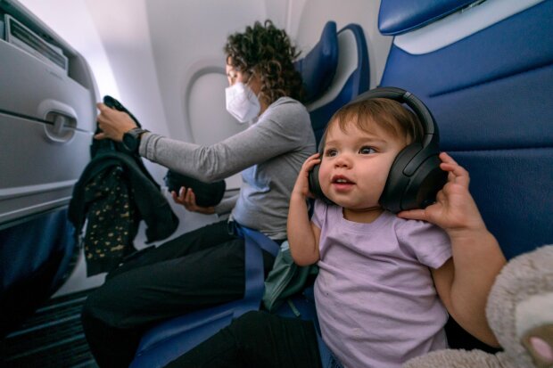 "Ich habe mich geweigert, die Sitze im Flugzeug zu tauschen, damit die Mutter mit dem Baby zusammensitzen konnte: Ich habe dafür bezahlt"