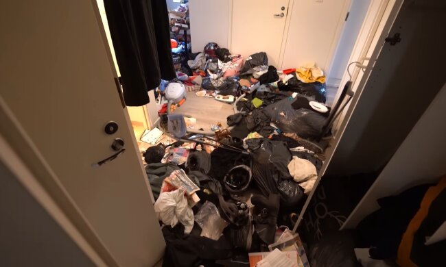 Eine Frau verkauft ein Haus für 300 Tausend Euro. Quelle: Youtube Screenshot