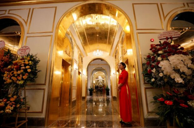 Königlicher Luxus: wie sieht das erste Hotel der Welt aus dem Gold aus
