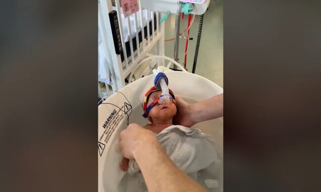 Das neugeborene Baby. Quelle: Youtube Screenshot