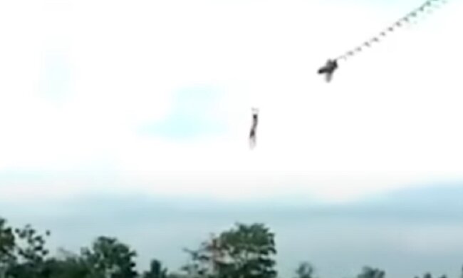 Der Drachen hob den Teenager auf eine Höhe von 9 Metern und brach: Zum Glück waren Leute in der Nähe