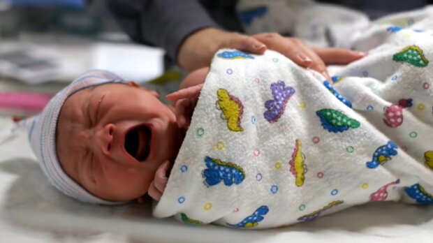 Das neugeborene Baby. Quelle: Youtube Screenshot