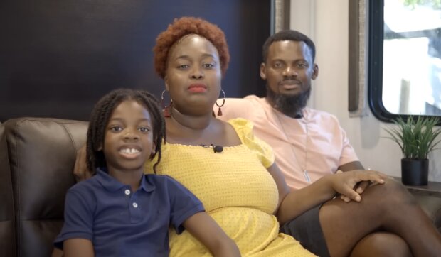 "Unser Leben als Familie John in Deutschland". Quelle: Youtube Screenshot