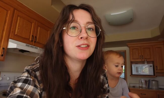 Mama mit dem Baby (Symbolbild). Quelle: Youtube Screenshot