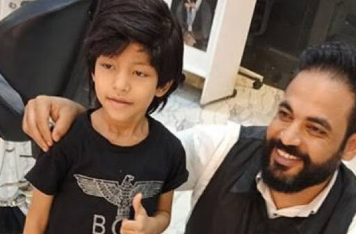 Gutes Herz: der Friseur schenkt Kindern mit Leiden Perücken und kostenlose Frisuren