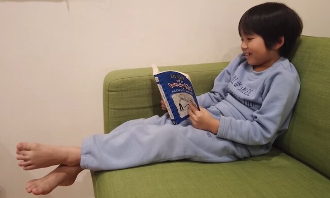 Allein zur Schule. Quelle: Youtube Screenshot