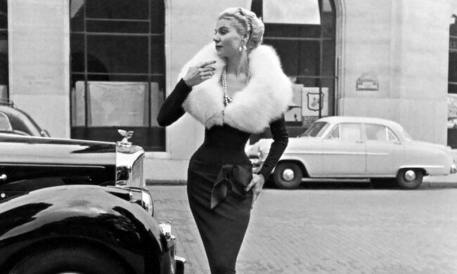 Klassische Dior-Eleganz: exquisite Modelle der 1940er bis 1960er Jahre auf den Straßen von Paris