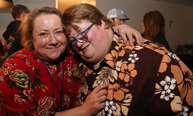 Mutter muss den Kühlschrank abschließen, weil ihr Sohn mit 200 Kilo nicht aufhören kann, viel zu essen