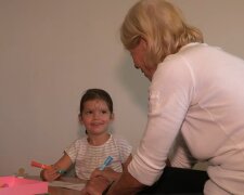 „Warum soll ich als Oma umsonst babysitten: Ich bekomme 17 Euro pro Stunde, um auf meine eigene Enkelin aufzupassen“