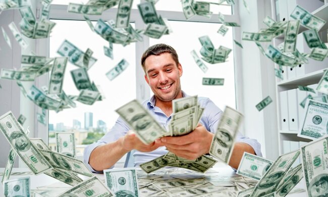 Ein Mann und viel Geld. Quelle: zoom.com