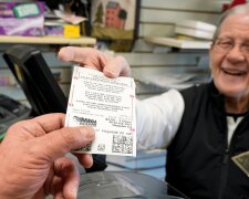 Ich wusste nicht, was ich tun sollte": Arbeitsloser Mann gewinnt 50 Millionen Dollar im Lotto