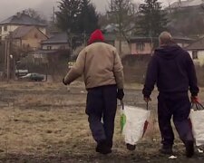 Einkommensschwache Ungarn verwenden Müll zum Heizen ihrer Häuser. Quelle: Screenshot YouTube