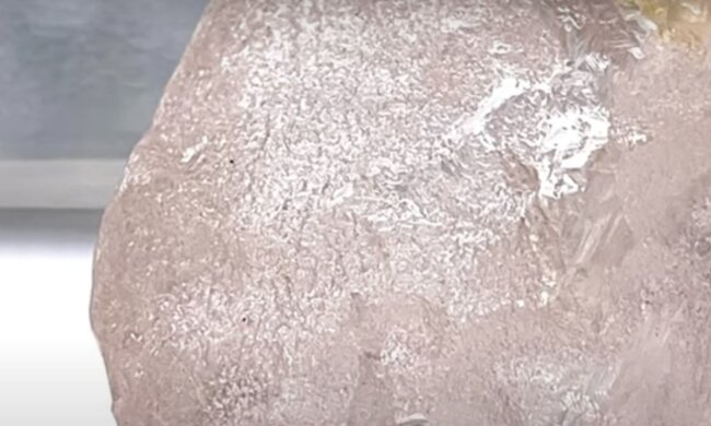 Rosafarbener Diamant. Quelle: Screenshot YouTube