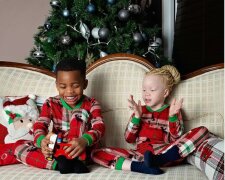 Kinder von ungewöhnlichen Zwillingen sind bereits erwachsen geworden, und ihre Mutter organisierte ihnen eine sehr schöne Fotosession