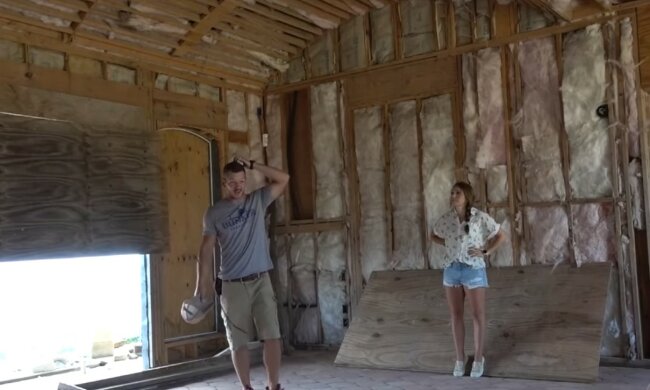 Zielgerichtete Besitzerin des Hauses. Quelle: Screenshot YouTube