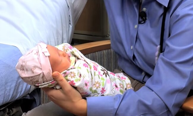 Neugeborene Baby.  Quelle: Youtube Screenshot