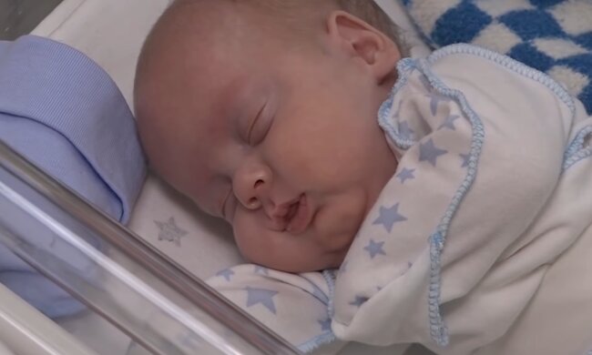 Neugeborenes Baby. Quelle: Screenshot Youtube