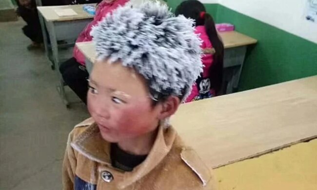 Der Wunsch zu lernen: Ein Junge geht jeden Morgen über eine Stunde lang zur Schule