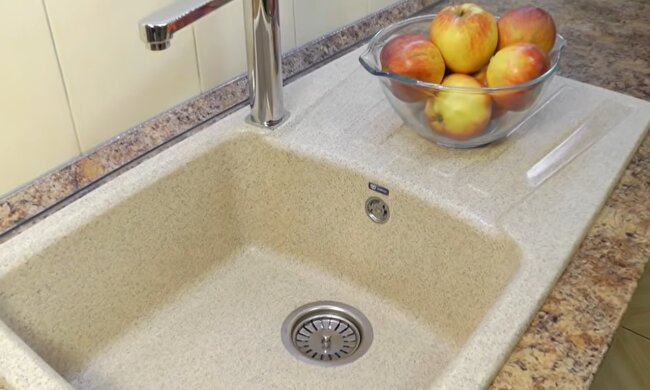 Küchenspüle (Symbolbild). Quelle: Youtube Screenshot