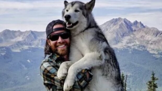 Der Amerikaner Kyle Rorig mit seinem Hund . Quelle: www. pets.сom