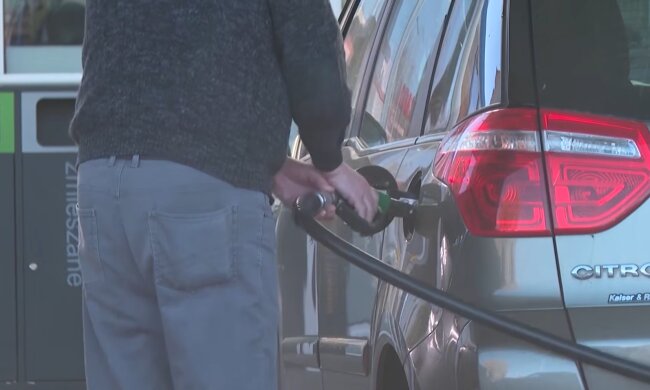 Regierung will Tanktourismus eindämmen. Quelle: Youtube Screenshot