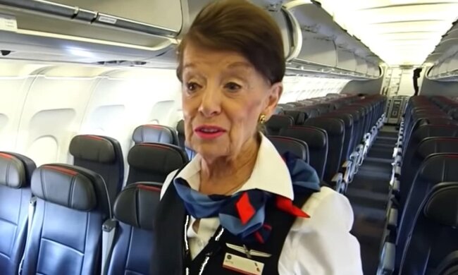 Die älteste Flugbegleiterin. Quelle: Screenshot YouTube
