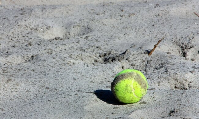 Eine Frau war auf der Suche nach Liebe und warf einen Ball ins Meer, auf dem ihre Telefonnummer stand: sechs Jahre später kam eine Nachricht
