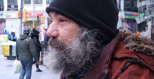 Der Obdachlose. Quelle: Youtube Screenshot