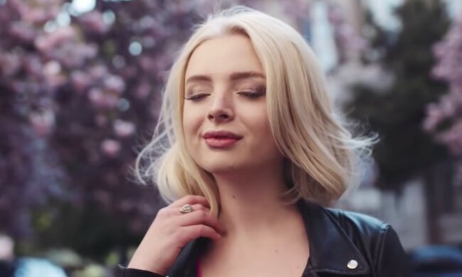 Kundin mit besonderen Bedürfnissen. Quelle: Screenshot YouTube