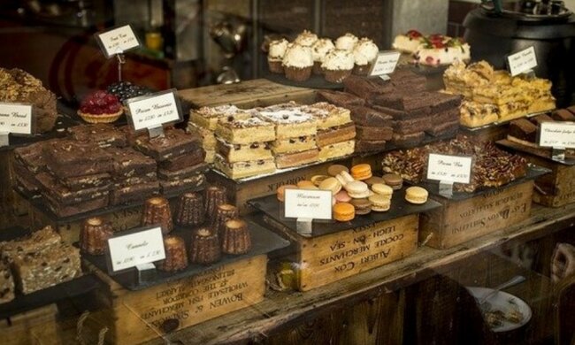 Eine ungewöhnliche junge Frau eröffnete ihre Bäckerei und wurde erfolgreich im Geschäft